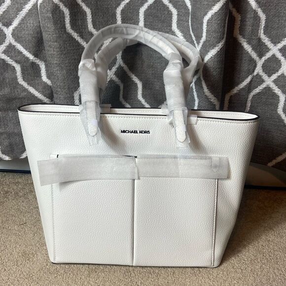 BNWT - MICHAEL KORS JET SET TRAVEL TOTE OPTIC WHITE - Picture 2 of 9